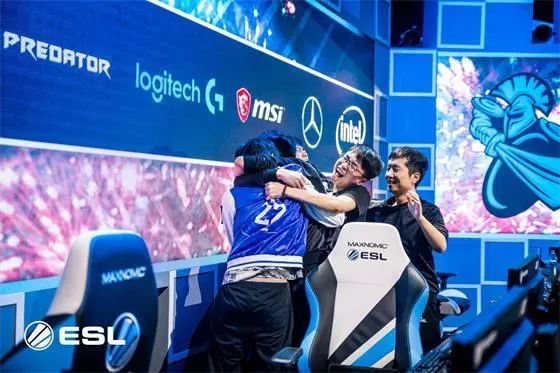 更加笼罩在 更加笼罩在