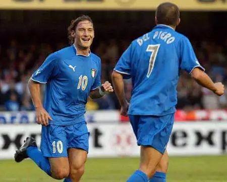 起奖杯是头 起奖杯是头